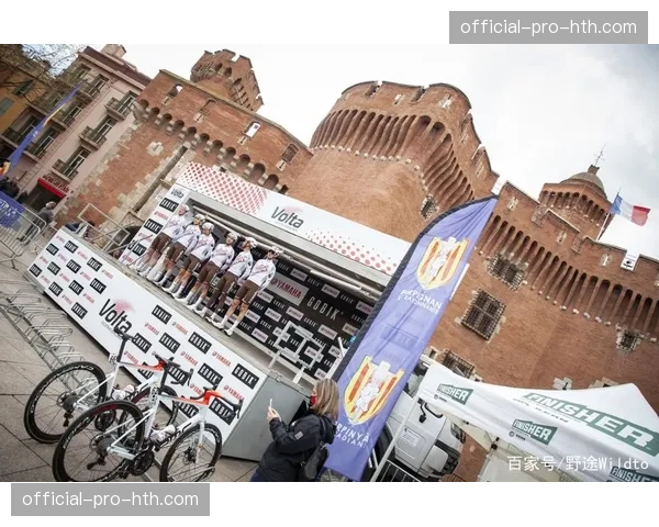 赛场花絮：环加泰罗尼亚S3，主车群为受伤的观众默哀一分钟